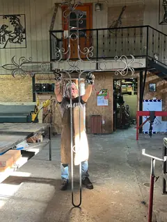 Raúl with the crucifix in the workshop.